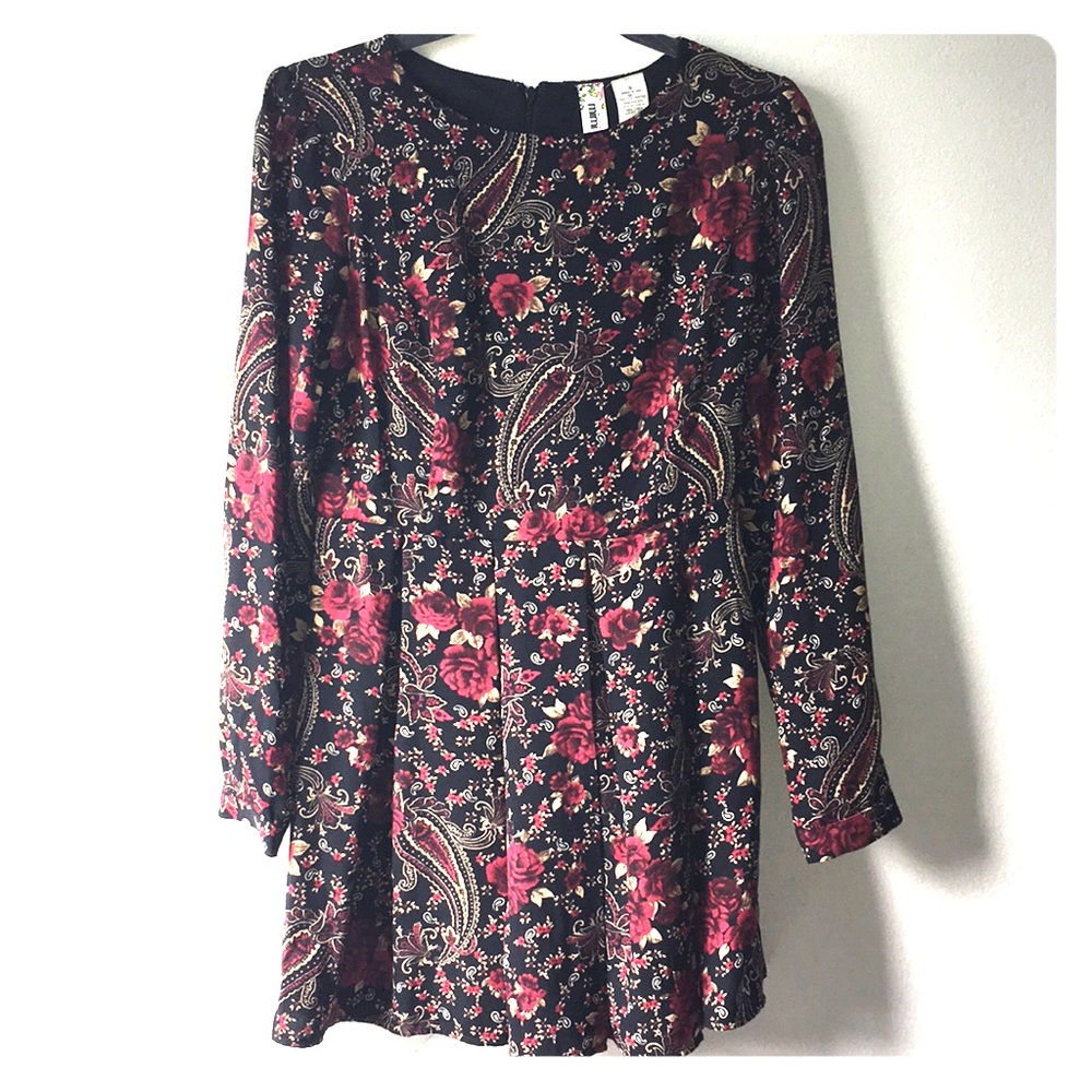 Red and Black Paisley Long-sleeved Dress